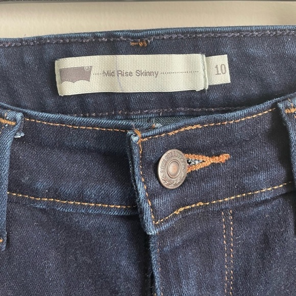 Levi Mid-Rise Skinny Dark Wash Jeans - Picture 7 of 9